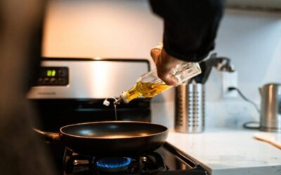 Το πυρηνέλαιο είναι το φθηνότερο λάδι που είναι υγιεινό και ιδανικό για τηγάνισμα