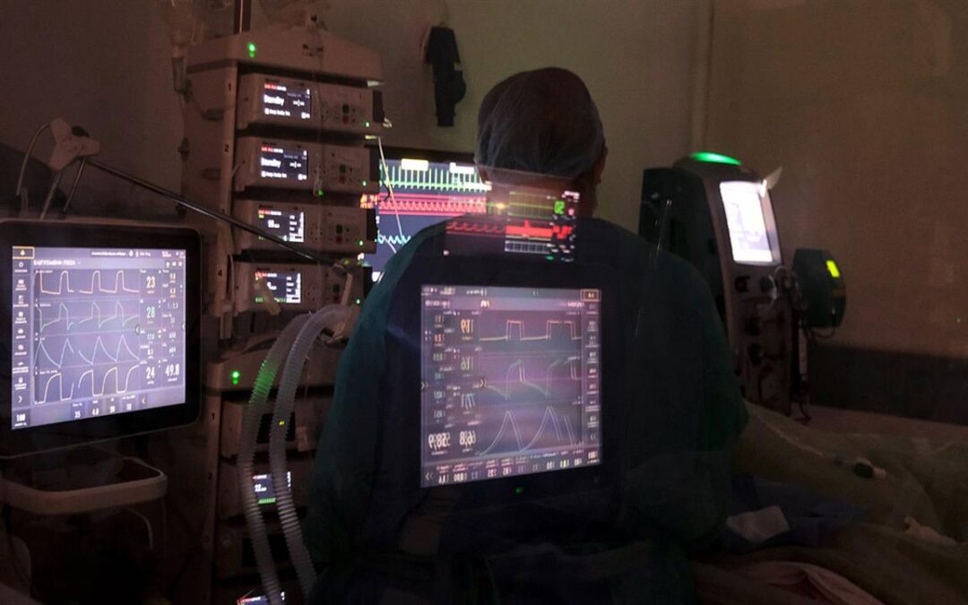 Ξεπέρασαν τους ανεμβολίαστους οι εμβολιασμένοι που νοσηλεύονται διασωληνωμένοι με CoViD