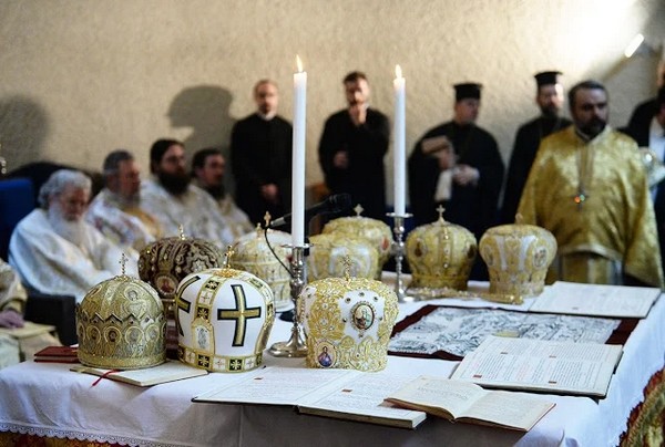 Αποκαθήλωσαν την Πανορθόδοξη οι Μητρ. Πειραιώς, Ναυπάκτου, Γλυφάδας και Κυθήρων-«Φραγγέλιο» με θεολογικά επιχειρήματα