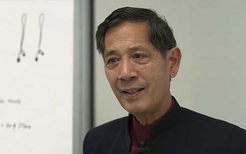 Sucharit Bhakdi: Αν κάνετε αυτό το eμβόλιο στα παιδιά σας διαπράττετε έγκλημα