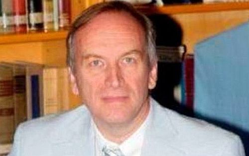 Οι μάσκες (της Επιτροπής Εμβολιασμών) έπεσαν και απεκαλύφθη η επιστημονική γύμνια της