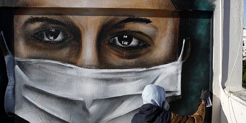 Αυτός που δεν αποχωρίζεται τη μάσκα, βρίσκεται σε θέση πειραματόζωου που έχει εκγυμναστεί στην απεμπόληση της ελευθερίας του