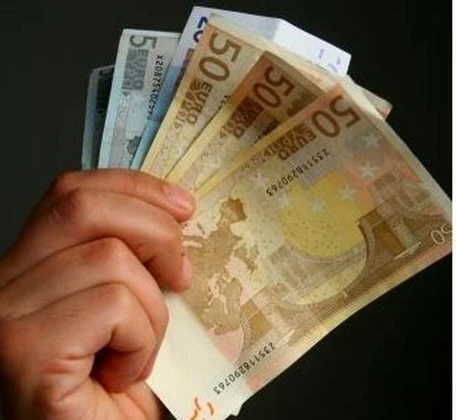 «Σπέσιαλ» επίδομα 3.400 ευρώ: Ποιοι το παίρνουν