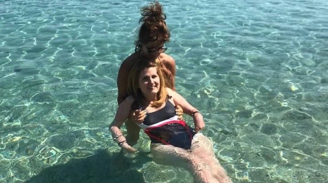 Μυρτώ της Πάρου: “Διεκδικούμε μια ανθρώπινη διαβίωση”, λέει η μητέρα της – Οργή για αίτηση αποφυλάκισης του δράστη