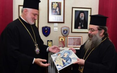 Ο ΧΙΟΥ ΜΑΡΚΟΣ ΥΠΟΔΕΧΘΗΚΕ ΤΟΝ ΠΑΡΑΒΑΤΗ ΕΛΠΙΔΟΦΟΡΟ ΣΤΗΝ ΧΙΟ. Μητροπολίτης Χίου σε νέους: «Να μην κάνετε εκπτώσεις σε ηθικές αξίες και ιδανικά»
