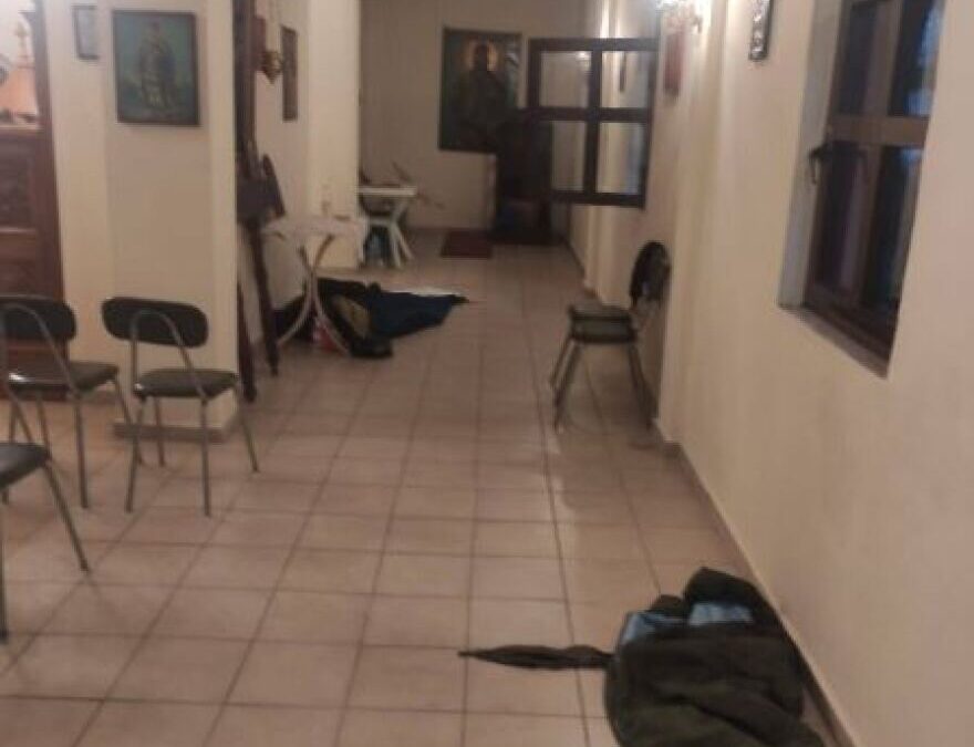 Σαμοθράκη: Τουρίστες… κατασκήνωσαν σε ναό – Δείτε φωτογραφίες