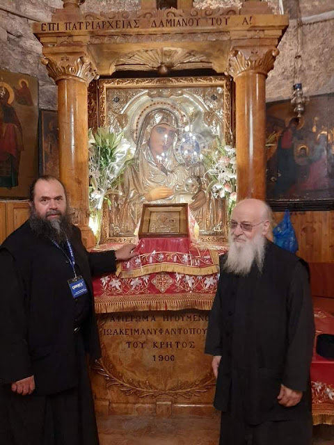Ζωντάνεψε το χέρι στην Εικόνα της ΠΑΝΑΓΙΑΣ της Ιεροσολιμίτισσας στον Τάφο ΤΗΣ: “είναι σαν να μας λέει, εγώ θα βάλω το χέρι μου”.