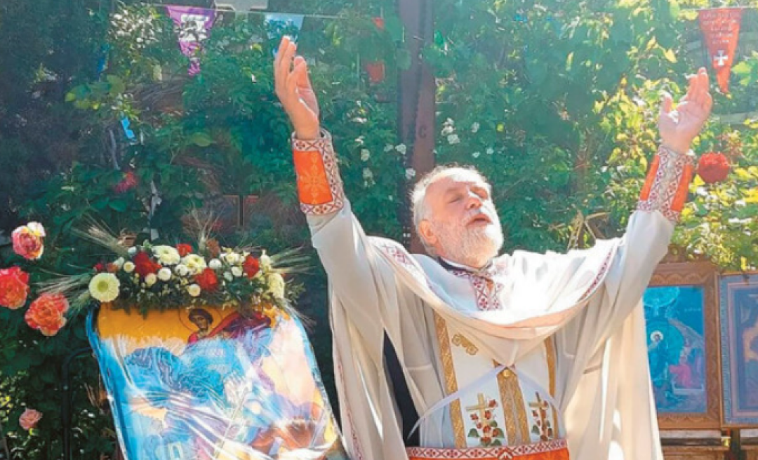 Ο Παπά Δημήτρης ήταν επόμενο να διωχθεί και να κυνηγηθεί διότι κάνει τεράστιο έργο με τον Τίμιο Σταυρό.