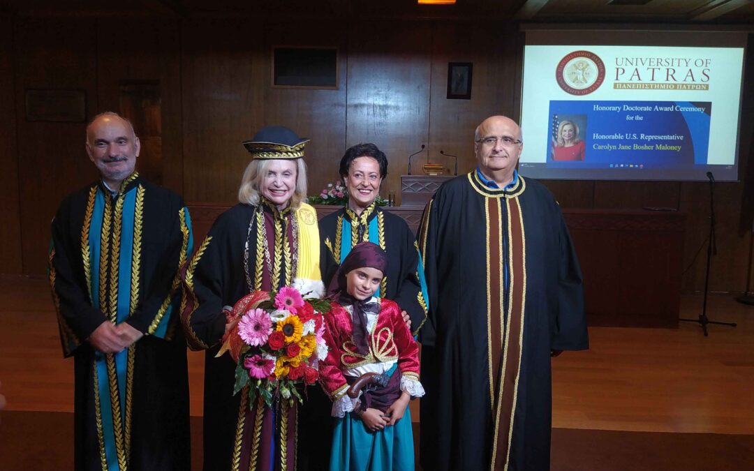 Ο Μητροπολίτης Πατρών τιμά αμερικανίδα που προωθεί την ομοφυλοφιλία και τις εκτρώσεις!