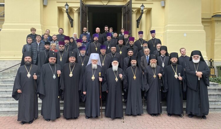 Ο ΔΙΩΓΜΟΣ ΤΩΝ 90 ΕΠΙΣΚΟΠΩΝ ΤΗΣ ΟΥΚΡΑΝΊΑΣ ΧΑΡΙΣ ΤΩΝ ΑΝΑΘΕΜΑΤΙΣΜΕΝΩΝ!