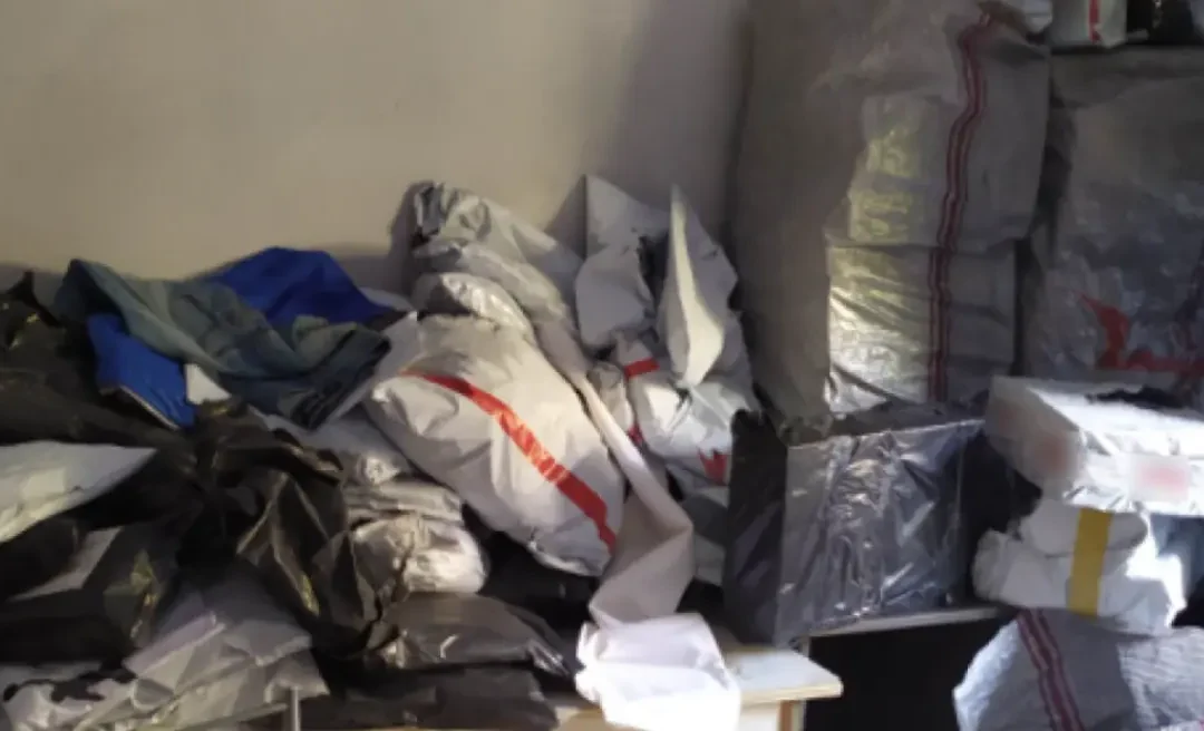 Από τρεις ιστοσελίδες η συμμορία πωλούσε μαϊμού Prada – Είχε τζίρο 1,5 εκατ. ευρώ