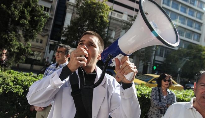 Ανεμβολίαστοι υγειονομικοί: Απόφαση-βόμβα του ΣτΕ για επιστροφή στο ΕΣΥ