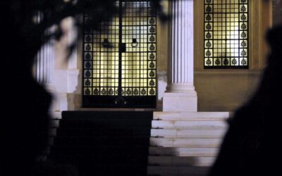 Σκάνδαλο υποκλοπών: Το Μαξίμου προσπαθεί να «κλείσει το στόμα» της ΑΔΑΕ μετά την επίσκεψη Τσίπρα