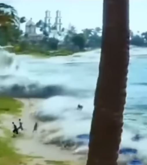 Δείτε το βίντεο “worst Tsunami in the beach” στο YouTube