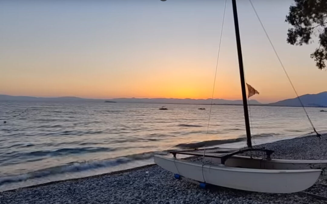 Δείτε το βίντεο “Ο μοναχός χάλαγε τα λεφτά του στις πόρνες, και όταν πέθανε έγινε κάτι απίστευτο στην κηδεία του…” στο YouTube