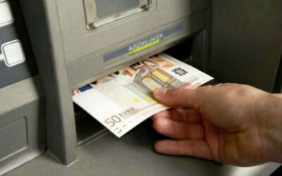 Πήγε στο ΑΤΜ και έβγαλε 50 ευρώ – Μόλις είδε το χαρτονόμισμα άρχισε να ουρλιάζει