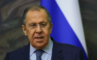 Λαβρόφ: Θεατρική παράσταση η επίσκεψη Μπάιντεν στην Ουκρανία