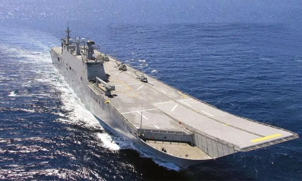 Τούρκος ναύαρχος βγάζει άχρηστο το «αεροπλανοφόρο» του Ερντογάν