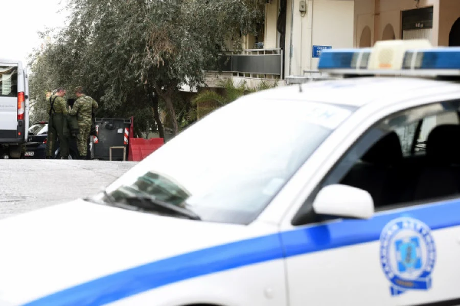 Φρίκη στα Πατήσια: Κλείδωσαν τα παιδιά τους στο μπαλκόνι και έφυγαν