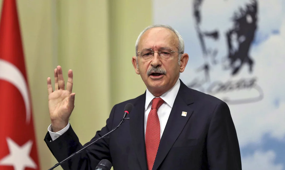 Κεμάλ Κιλιτσντάρογλου: Ποιος είναι ο αντίπαλος του Ερντογάν που απειλούσε ότι θα πάρει 18 νησιά από την Ελλάδα