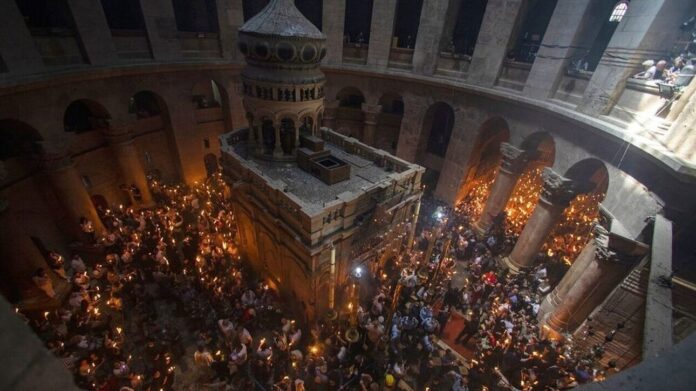 ΜΕ ΛΑΜΠΡΟΤΗΤΑ Η ΑΦΗ ΤΟΥ ΘΑΥΜΑΤΟΣ ΤΟΥ ΑΓΙΟΥ ΦΩΤΟΣ ΣΤΟΝ ΠΑΝΑΓΙΟΝ ΤΑΦΟ