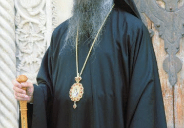 Ο επίσκοπος Ράσκας-Πριζρένης Θεοδόσιος εξέφρασε τη βαθιά ανησυχία του σήμερα για τους πρόσφατα κρατούμενους Σέρβους που βρίσκονται σε μονάδες κράτησης στο Gnjilane και στο Podujevo. «Οι συλλήψεις και η κακομεταχείριση Σέρβων από την αστυνομία οδηγούν σε ακόμη χειρότερη σύγκρουση», προειδοποίησε ο Επίσκοπος, ζητώντας επειγόντως την αποκλιμάκωση της έντασης.