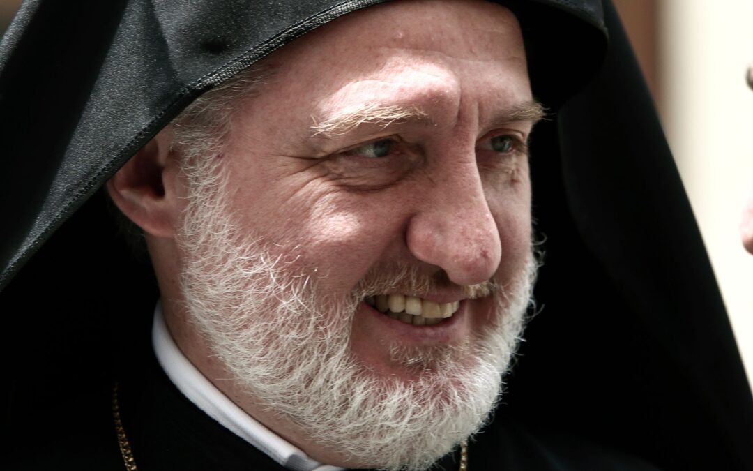 Ο ΑΜΕΡΙΚΉΣ ΕΛΠΙΔΟΦΌΡΟΣ ΩΘΕΊ ΤΗΝ ΠΑΝΘΡΗΣΚΕΊΑ ΚΑΙ ΤΟΝ ΙΟΥΔΑΪΣΜΌ