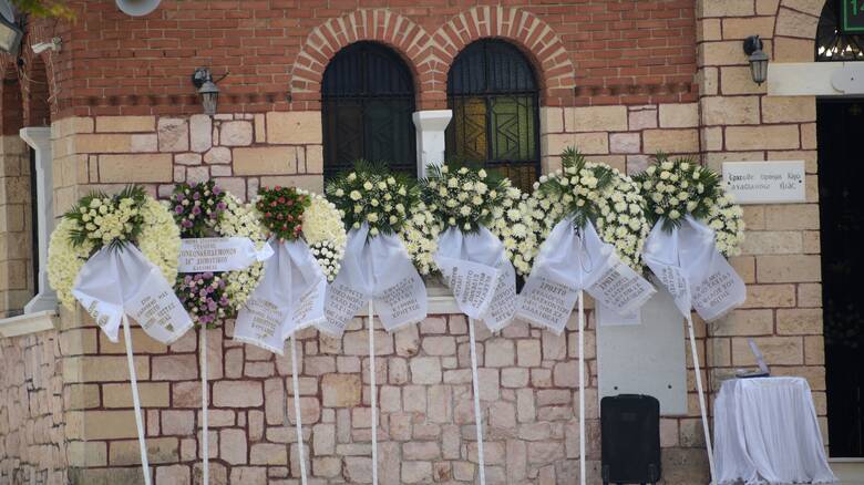 Σε κλίμα ανείπωτης θλίψης η κηδεία του 11χρονου που πνίγηκε στους Φούρνους Ικαρίας