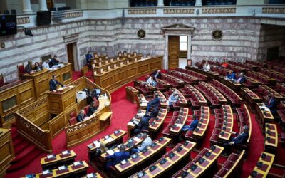 Η ΠΟΛΙΤΙΚΉ ΠΑΡΑΚΜΉ ΤΗΣ ΧΩΡΑΣ ΚΑΙ ΤΩΝ ΚΟΜΜΆΤΩΝ: “Αντισυνταγματικές νομοθετήσεις του ποδαριού”, λέει ο Κασιδιάρης στο ΠΑΣΟΚ