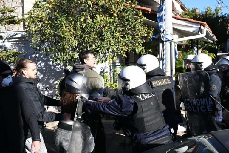 Οι αστυνομικοί “εναντίον” της κυβέρνησης για τους πλειστηριασμούς: «Με τους πολίτες, όχι με τα funds»