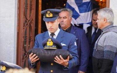 Σε κλίμα βαθιάς οδύνης η κηδεία του επισμηναγού