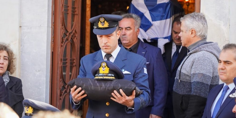 Σε κλίμα βαθιάς οδύνης η κηδεία του επισμηναγού