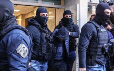 Ρέντης: Σε εξωνεφρική αιμοκάθαρση υποβλήθηκε ο αστυνομικός – Απολογείται ο 18χρονος