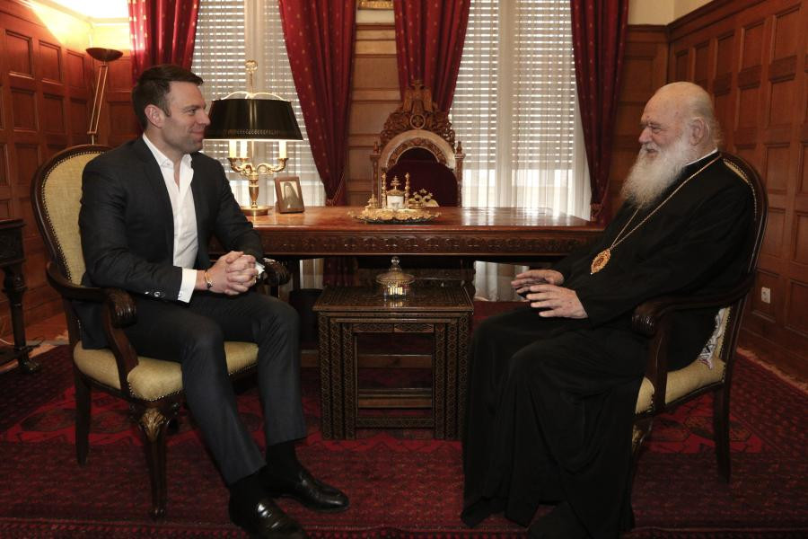 ΜΗΤΣΟΤΆΚΗΣ, ΚΑΣΣΕΛΆΚΗΣ ΚΑΙ ΑΘΗΝΏΝ ΙΕΡΏΝΥΜΟΣ ΦΈΡΝΟΥΝ ΤΟ ΝΟΜΟΣΧΈΔΙΟ ΓΙΑ ΤΟΥΣ ΓΆΜΟΥΣ ΟΜΟΦΥΛΟΦΊΛΩΝ