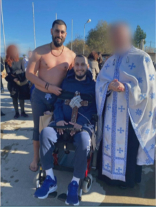 Δεν τα παρατά ο 26χρονος Γιάννης Δαμιανός, ο οποίος μετά το ατύχημα που τον άφησε παράλυτο, ανήμερα των Θεοφανείων, στέλνει θετικά μηνύματα.