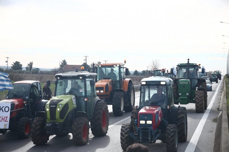 Η κυβέρνηση μένει στα μέτρα ψίχουλα. Συνεχίζονται οι αντιδράσεις τών Αγροτών