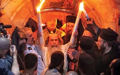 ΠΟΛΕΜΟΎΝ ΤΟ ΆΓΙΟΝ ΦΩΣ ΛΊΓΟ ΠΡΙΝ ΤΟ ΆΓΙΟ ΠΆΣΧΑ