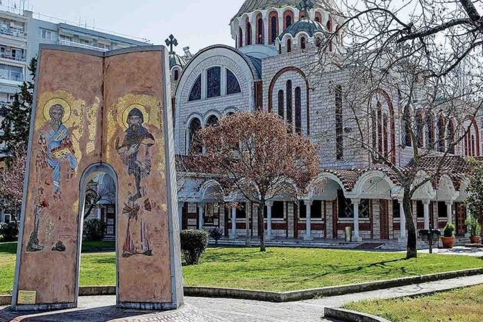 Αρχιμανδρίτης και καθαιρεμένος παπάς απέσπασαν 1.347.740 € με πρόσχημα την οικονομική στήριξη του πρώτου που θα γινόταν… Δεσπότης