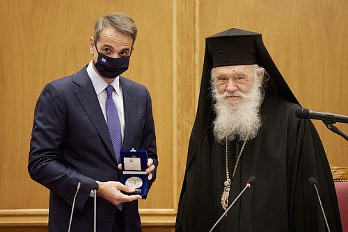 Αρχιεπίσκοπος για ομοφυλόφιλα ζευγάρια: «Θα αποφασίσουμε στην ΔΙΣ» (Μικρές οι προσδοκίες)