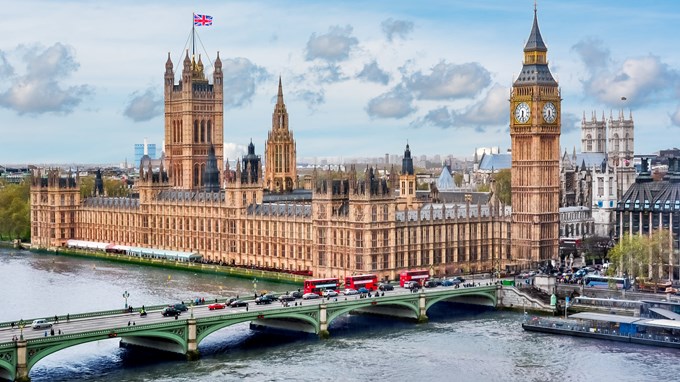 ΠΑΝΩ ΑΠΌ 3000 ΝΕΚΡΟΊ ΣΤΗΝ ΒΡΕΤΑΝΊΑ ΑΠΌ ΜΟΛΥΣΜΈΝΟ ΑΊΜΑ