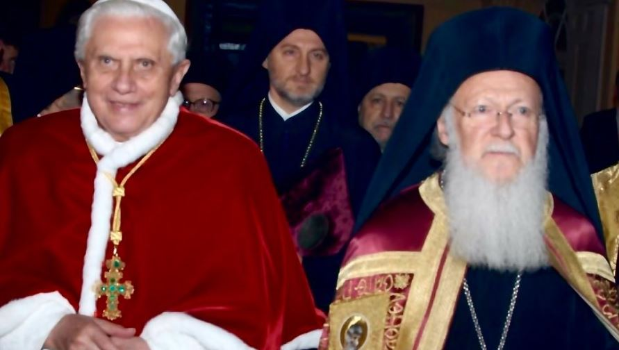 Η ΨΕΥΔΟΈΝΩΣΗ ΜΕ ΤΟΝ ΑΙΡΕΣΙΆΡΧΗ ΠΆΠΑ