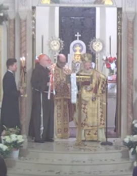 Καθαιρέστε τον. Ο Βοστώνης Μεθόδιος ανέβασε τον καρδινάλιο στο Ιερό Βήμα και τον έβαλε να αναγνώσει το Ευαγγέλιο της Αναστάσεως! [ΒΙΝΤΕΟ]