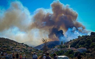 Φωτιά τώρα – Εύβοια: «Τριπλό μέτωπο», εκκενώσεις οικισμών και διακοπές κυκλοφορίας