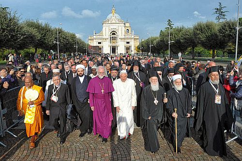 ΓΙΑΤΙ ΔΕΝ ΛΑΤΡΕΥΕΤΑΙ Ο ΑΛΗΘΙΝΟΣ ΘΕΟΣ ΣΤΙΣ ΑΙΡΕΣΕΙΣ ΚΑΙ ΣΤΙΣ ΘΡΗΣΚΕΙΕΣ ΤΟΥ ΚΟΣΜΟΥ;