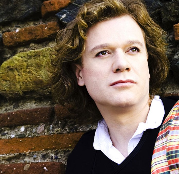 ΠΈΤΡΟΣ ΓΑΪΤΆΝΟΣ: “ΠΑΝΤΌΣ ΚΑΙΡΟΎ ΚΑΙ ΒΑΤΙΚΑΝΟΎ” (βίντεο)