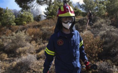 Κικίλιας: Οι πυροσβέστες έδωσαν σκληρή μάχη για να περιοριστούν τα πύρινα μέτωπα