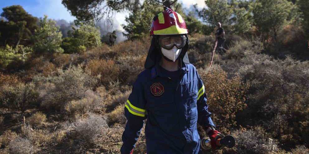 Κικίλιας: Οι πυροσβέστες έδωσαν σκληρή μάχη για να περιοριστούν τα πύρινα μέτωπα