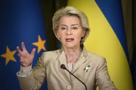 ΠΟΛΩΝΊΔΑ ΕΥΡΩΒΟΥΛΕΥΤΉΣ ΤΑ ΈΨΑΛΕ ΣΤΗΝ ΦΟΝ ΝΤΕ ΛΆΪΑΝ ΓΙΑ ΚΛΊΜΑ, ΕΜΒΌΛΙΑ ΚΑΙ ΛΑΘΡΟΜΕΤΑΝΆΣΤΕΥΣΗ