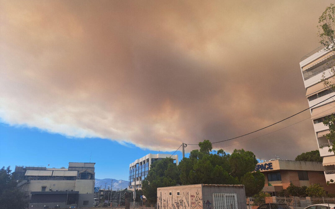 Σε πύρινο κλοιό η Αττική: Διαρκής μάχη με τις φλόγες σε Βριλήσσια και Πεντέλη – Συνεχείς αναζωπυρώσεις και ισχυροί άνεμοι