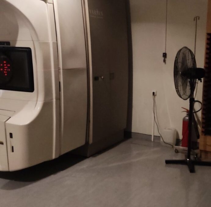 Τριτοκοσμικές εικόνες στο ΑΧΕΠΑ: Με ανεμιστήρα ψύχεται το ακτινοθεραπευτικό μηχάνημα – Ασθενείς και προσωπικό σε απόγνωση